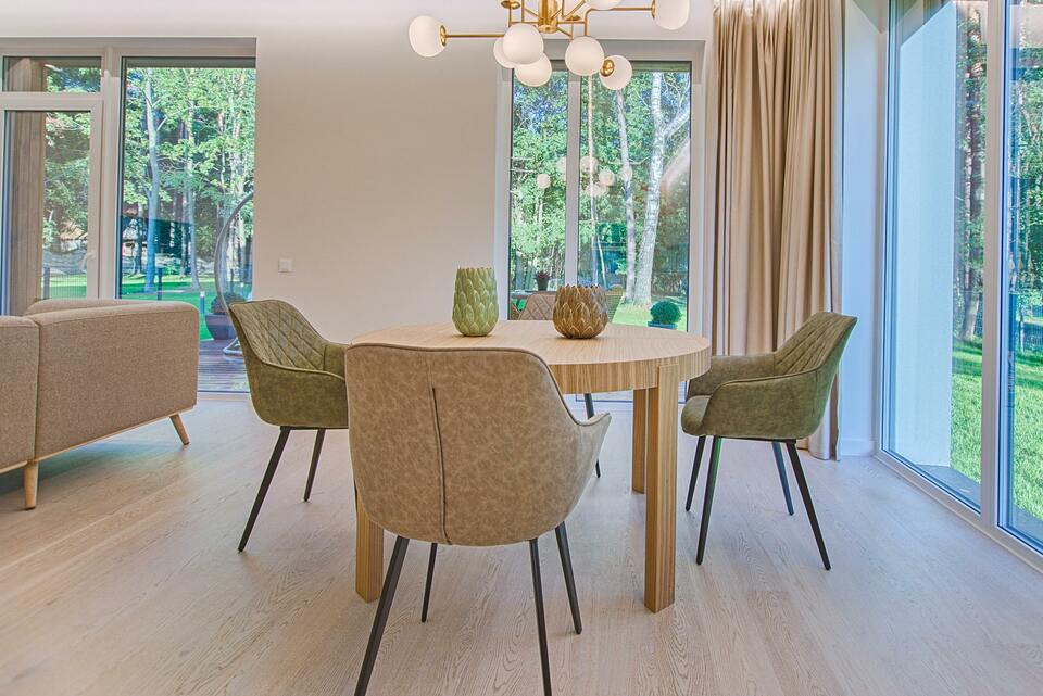 Parquet in Rovere sbiancato, spazzolato e verniciato. Dimensione maxi listone 
